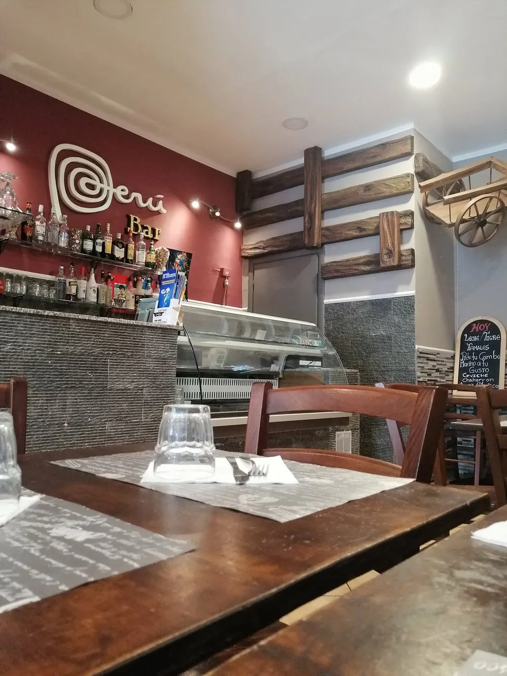 L'angolo Perú Bar con la lavagna HOY dei piatti del giorno