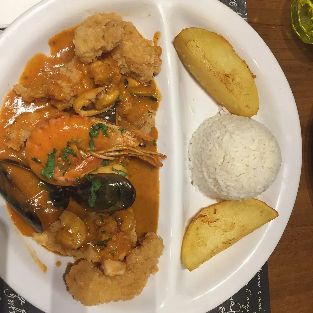 Pescado a lo macho con riso e patate dorate